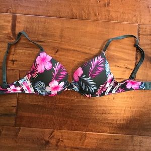 SALE! 32C PINK Victoria’s Secret Bra